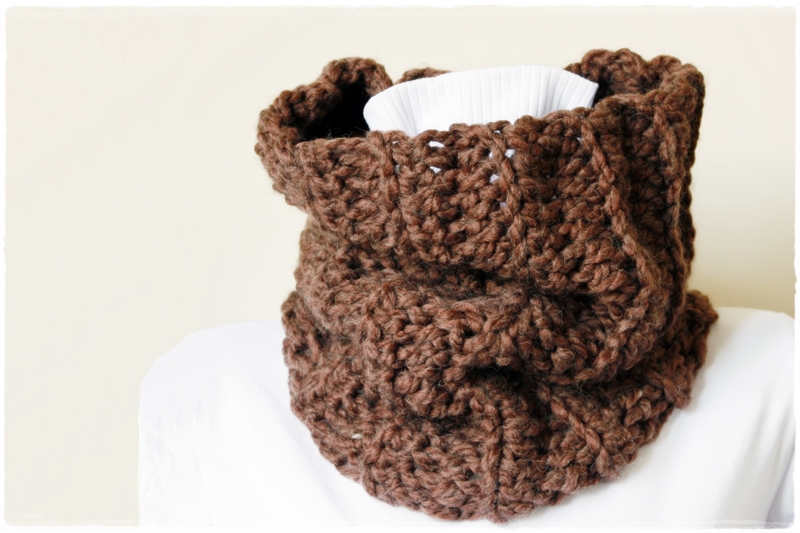 Easy Crochet Chunky Stripe Cowl (Beginner Friendly)